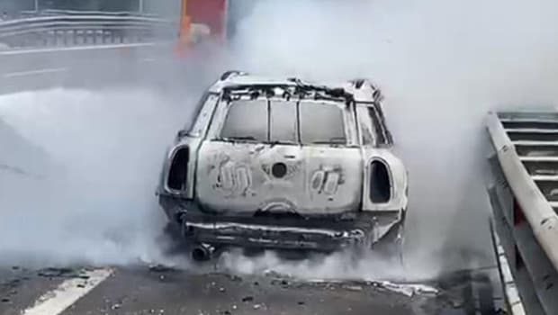 Bolu Dağı Tüneli girişinde otomobil yandı