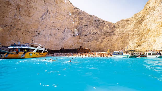 Zakintos Adası'ndaki Navagio Plajı heyelan nedeniyle kapatıldı