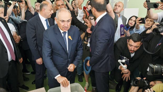 Ermenistan kritik parlamento seçimleri için sandık başında