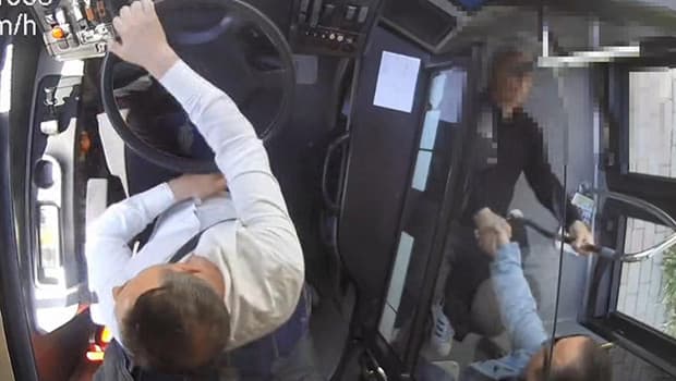 İETT otobüsünde düşen yolcu hayatını kaybetti
