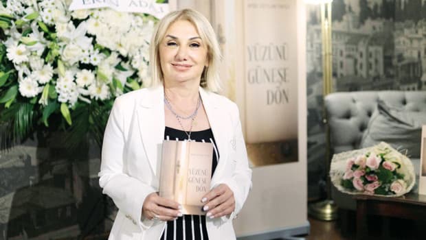 Ayşe Ceylan Topçu'nun İlk Kitabı 'Yüzünü Güneşe Dön' Yayınlandı