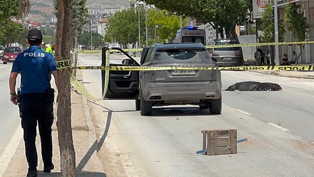 Konya'da Ayşenur Can yolun karşısına geçerken trafik kazasında hayatını kaybetti