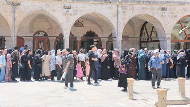 LGS öncesi öğrenciler Balıklıgöl'de dua etti