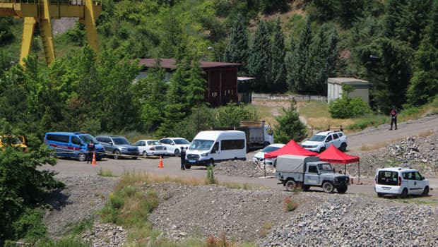 Bolu'da maden ocağındaki göçükte mahsur kalan işçiye ulaşma çalışmaları sürüyor