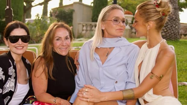 Gigi ve Bella Hadid'in annesi nişanlandı