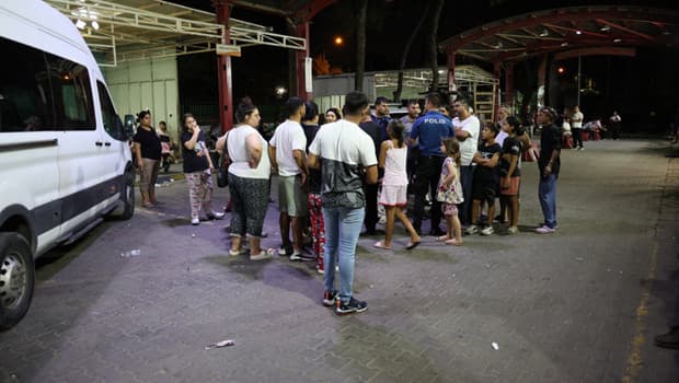 İzmir'de evde kavga: 9 yerinden bıçaklanan kişi ağır yaralandı
