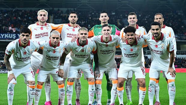 Galatasaray'da ayrılık gündemde, görüşmelere başlandı.