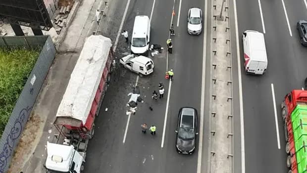 İstanbul'da zincirleme trafik kazası: 1 ölü