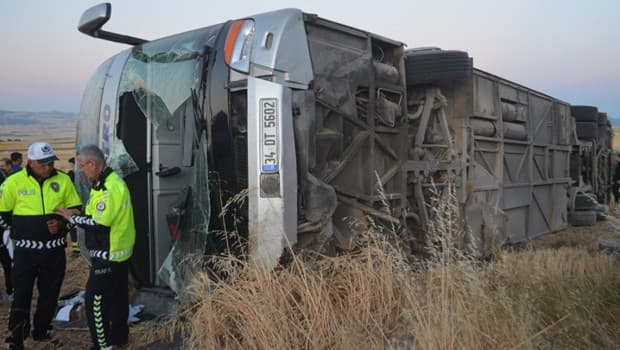 Amasya'da yolcu otobüsü devrildi, 46 kişi yaralandı
