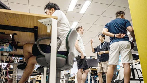 Tokyo'da çalışanlar sıcak havalarda rahat kıyafetler giymeye teşvik ediliyor