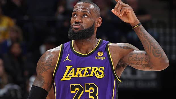LeBron James, Philadelphia 76ers ile 2 yıllık sözleşme imzaladı.