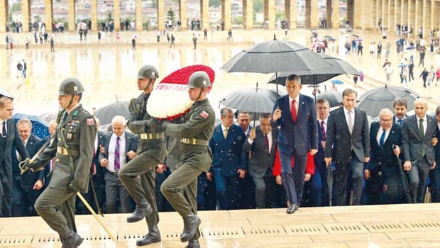 Yeni Parti'nin A Takımı oluşturuldu