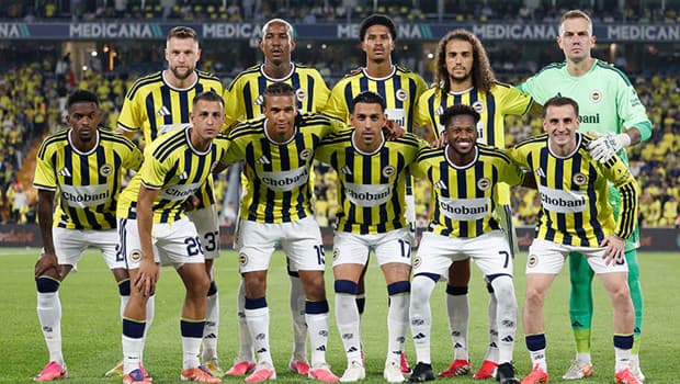 Fenerbahçe, savunma oyuncusunu Benfica'ya göndermeye hazırlanıyor