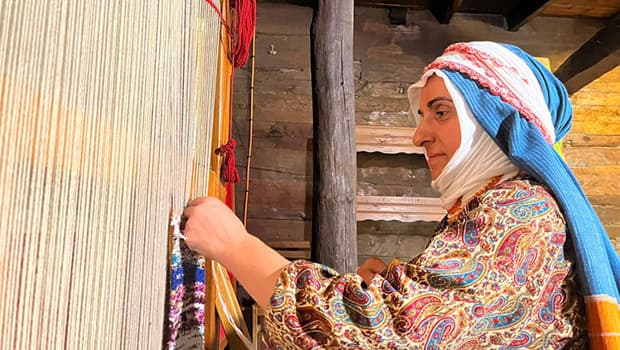 Plastik atıkları kumaşa dönüştüren Poşetçi projesi