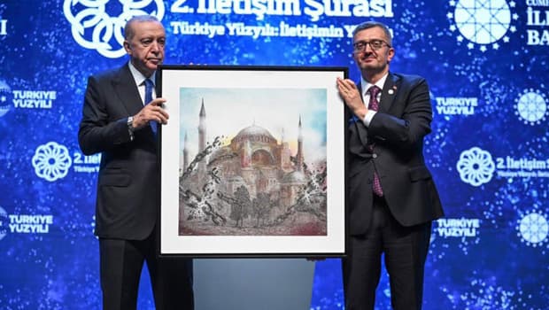 Cumhurbaşkanı Erdoğan'a Ayasofya tablosu hediye edildi