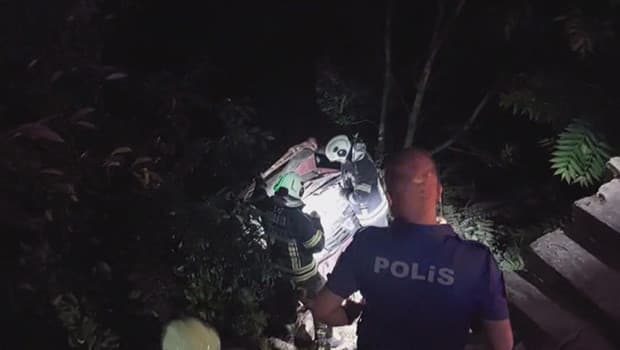 Amasya'da otomobil bahçeye düştü, sürücü yaralandı