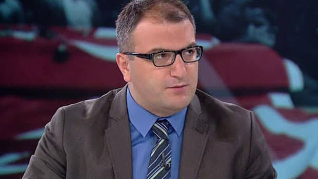 Gazeteci Cem Küçük İstanbul'da gözaltına alındı