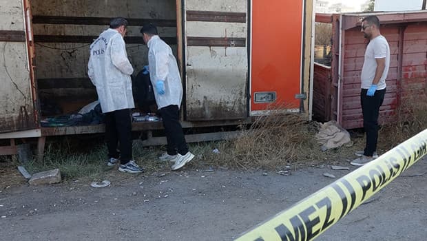 Antalya'da kamyonet kasasında yaşayan 66 yaşındaki Zeki Uysal ölü bulundu