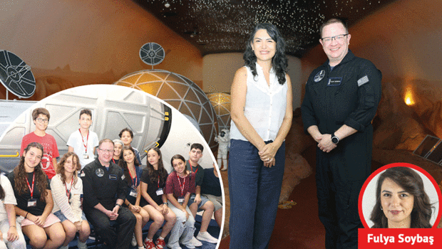 Astronot Sembroski: Dünya, mücadele ettiğimiz şeyler için çok küçük
