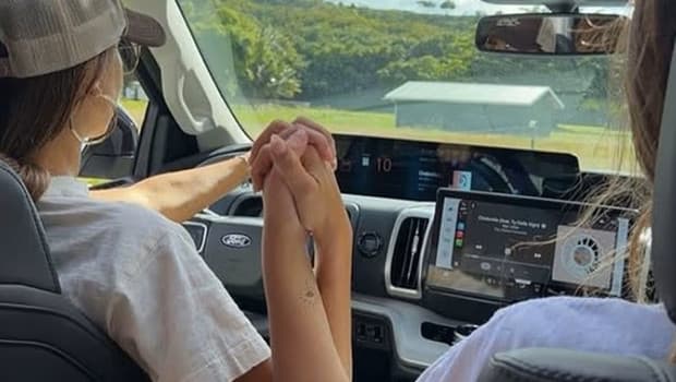 Ünlü oyuncu anne-kız dövme yaptırdı, yeni hayatına hazırlanıyor