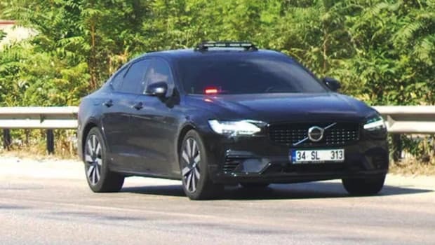 Şoför, Kuriş ailesine Mercedes almak için 2.4 milyon TL gönderdi