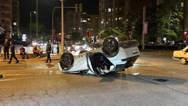 Kayseri'de otomobille çarpışan SUV araç takla attı, 2 kişi yaralandı