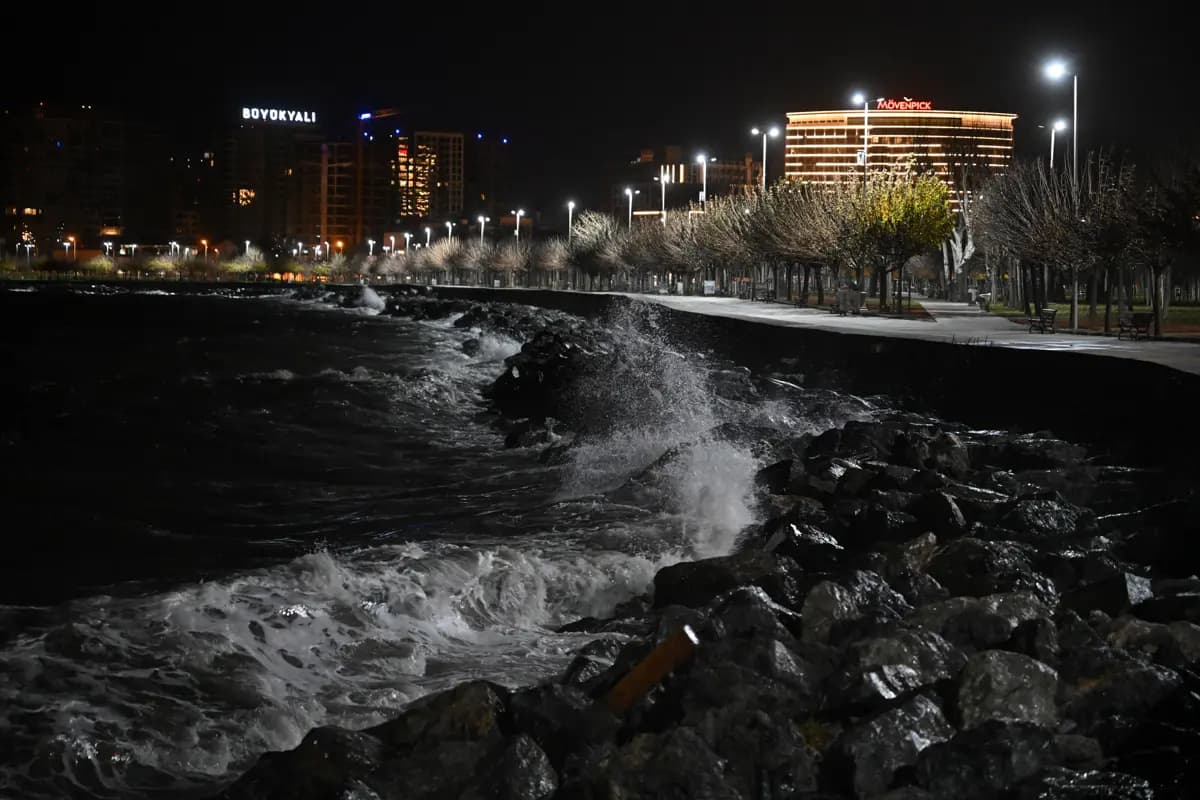 İstanbul'da deniz ulaşımına lodos engeli