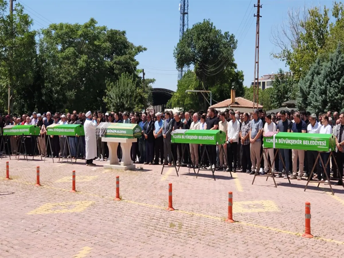 Antalya'daki kazada hayatını kaybeden beş kişi, Konya'da defnedildi