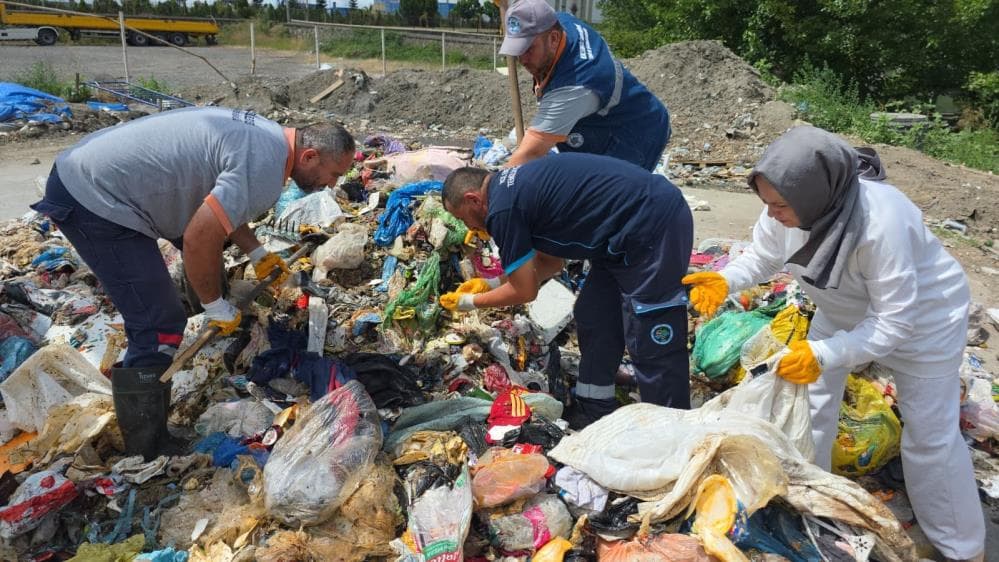 Zonguldak'ta altın dolu çanta çöp zannedilip atıldı
