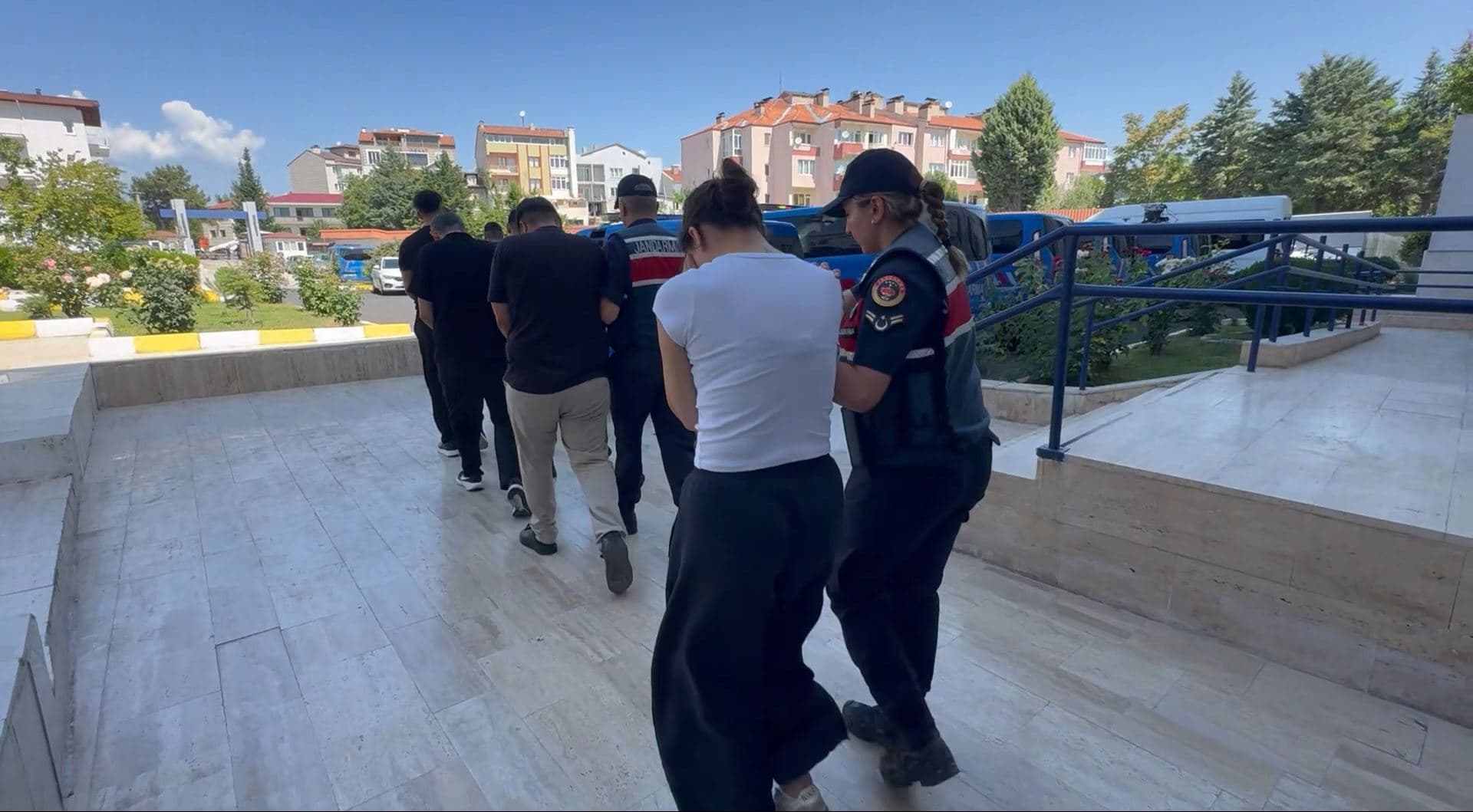 Yasa dışı bahis operasyonunda 100 kişi tutuklandı
