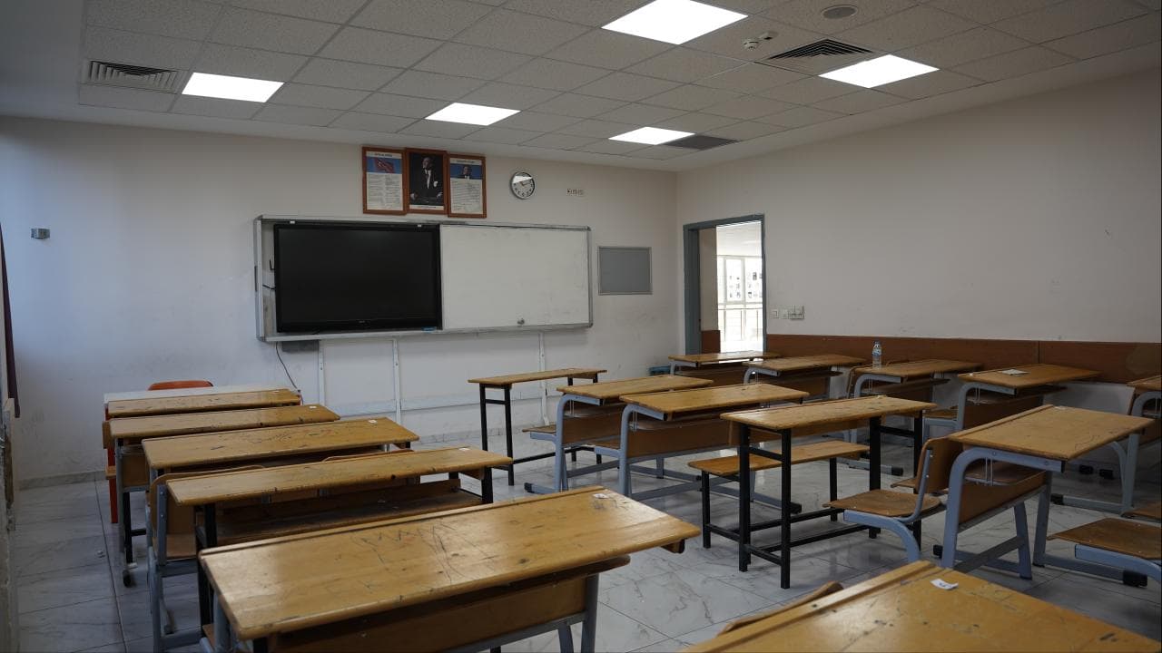Sınıfta kalan öğrenci müdür yardımcısını tehdit edince okul değiştirdi