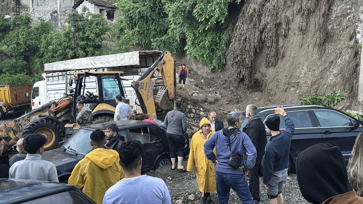 Antakya'da sağanak sonrası çöken evde bir kişi hayatını kaybetti