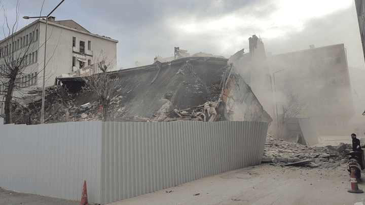 Tehlikeli bina yıkımına 160 bin lira ceza