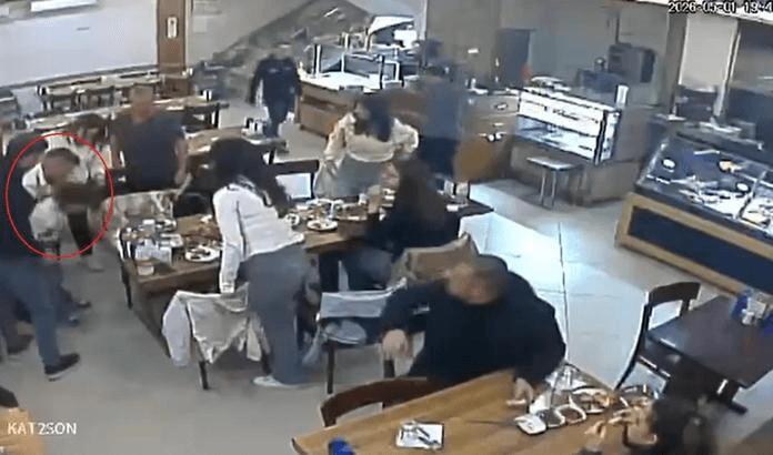 Restoranda nefes borusuna yiyecek kaçan çocuk Heimlich manevrasıyla kurtarıldı