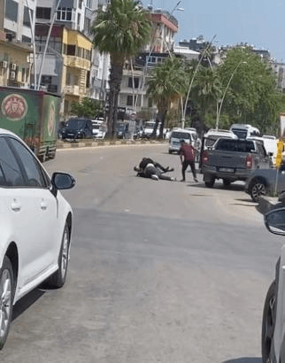 Adana'da trafikte tartışma: Kamyonet sürücüsüne sopalı saldırı