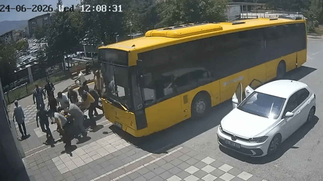 Otobüs şoförü kalp krizi geçiren yolcuyu hastaneye yetiştirdi