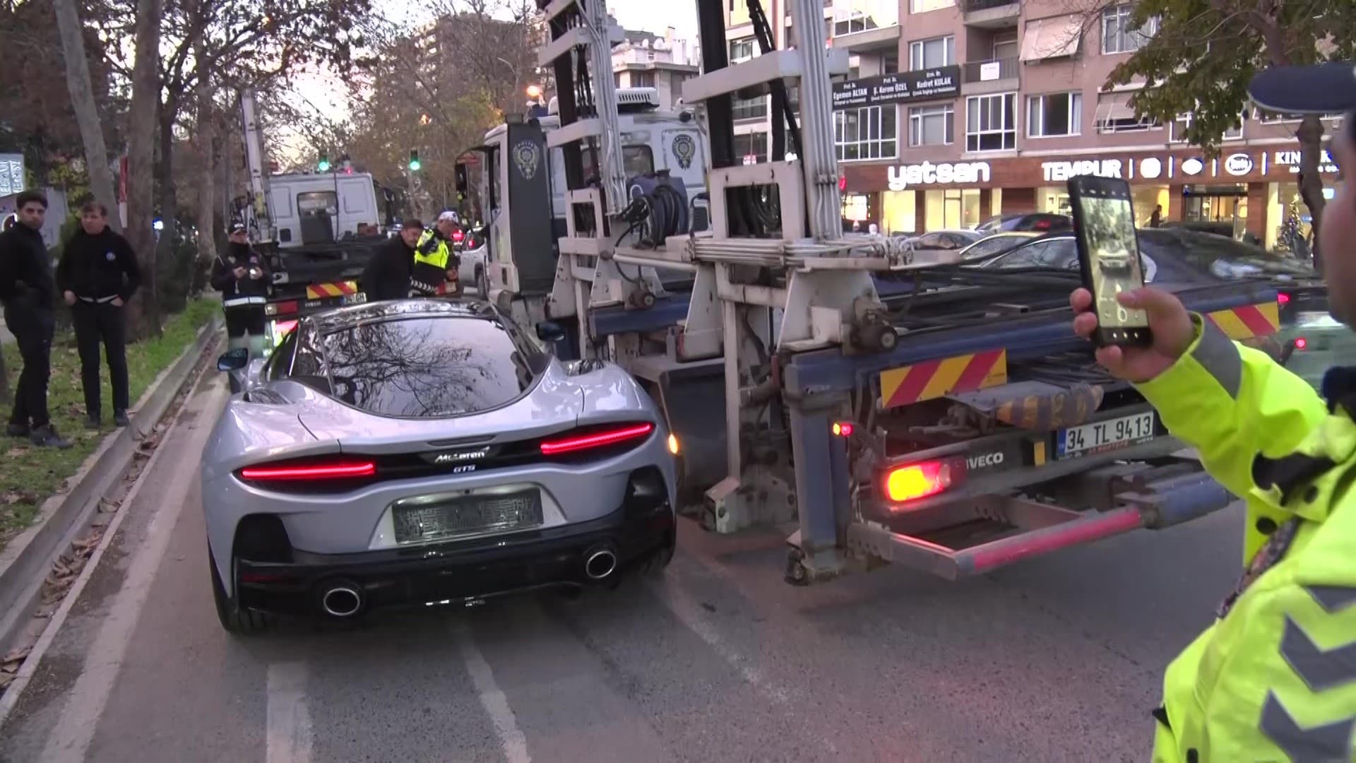 11 milyar TL'lik vurgun iddiasıyla gündeme gelen galeriye operasyon