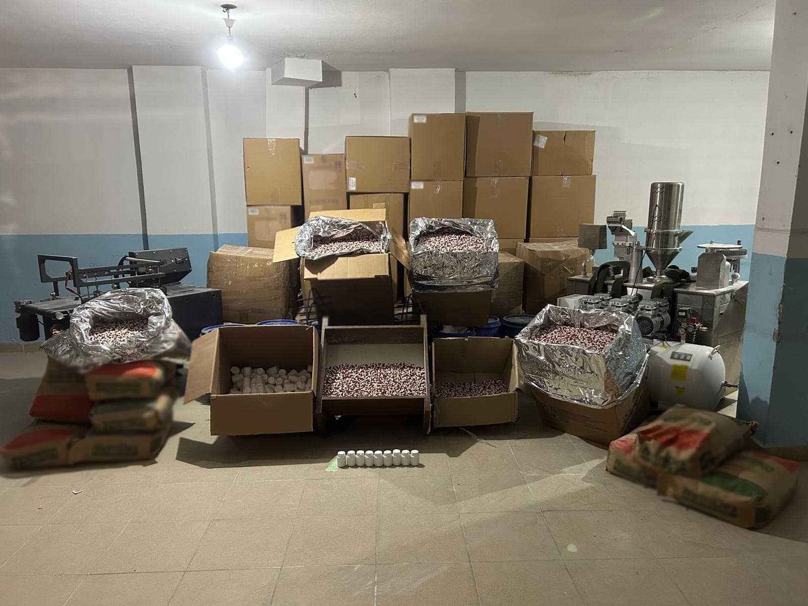 İstanbul'da uyuşturucu operasyonu. 6 kişi yakalandı, 3 milyondan fazla hap ele geçirildi