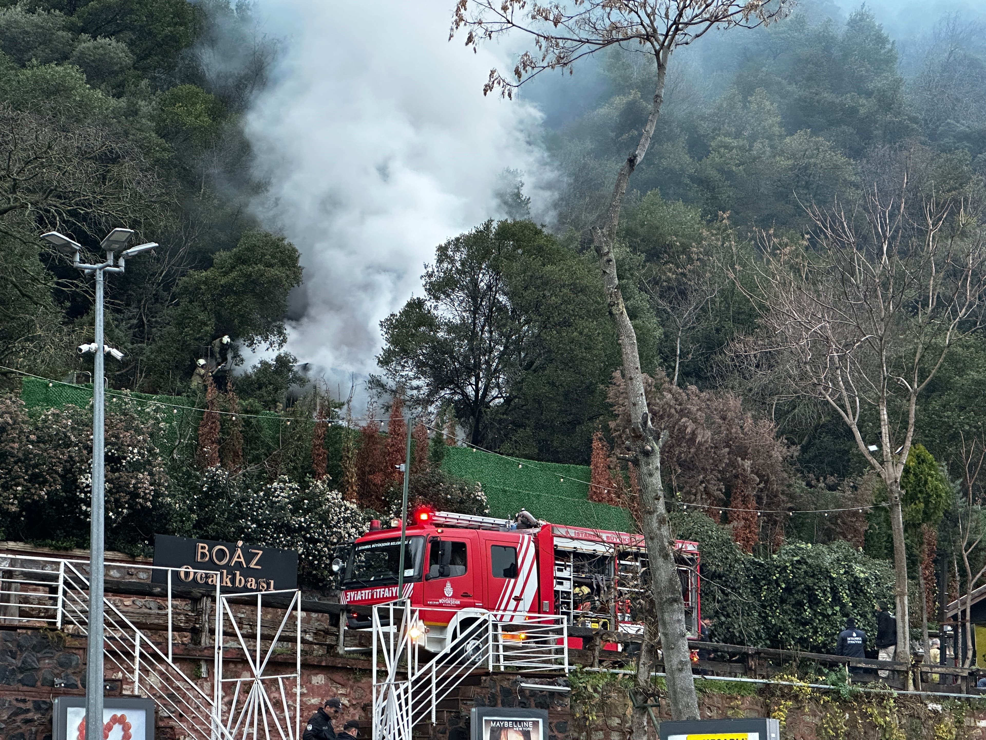 Beşiktaş'ta yangın paniği. Ünlü restoranın müştemilatında yangın