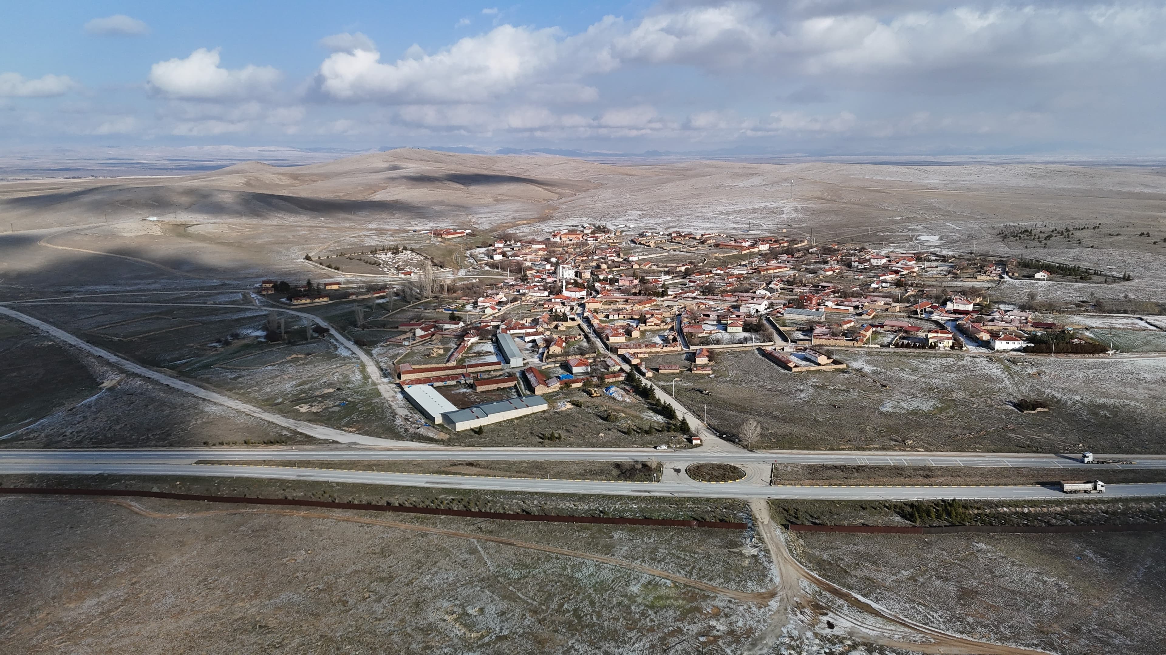 Eskişehir'in ilginç köyü. Bir bölümü vakıf bir bölümü sit alanı... Mezarlık bile yapılamıyor