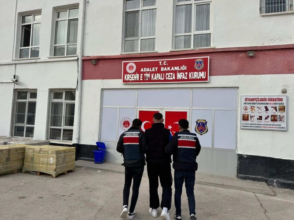 Cezaevinden izinli çıktı, uyuşturucu satarken yakalandı