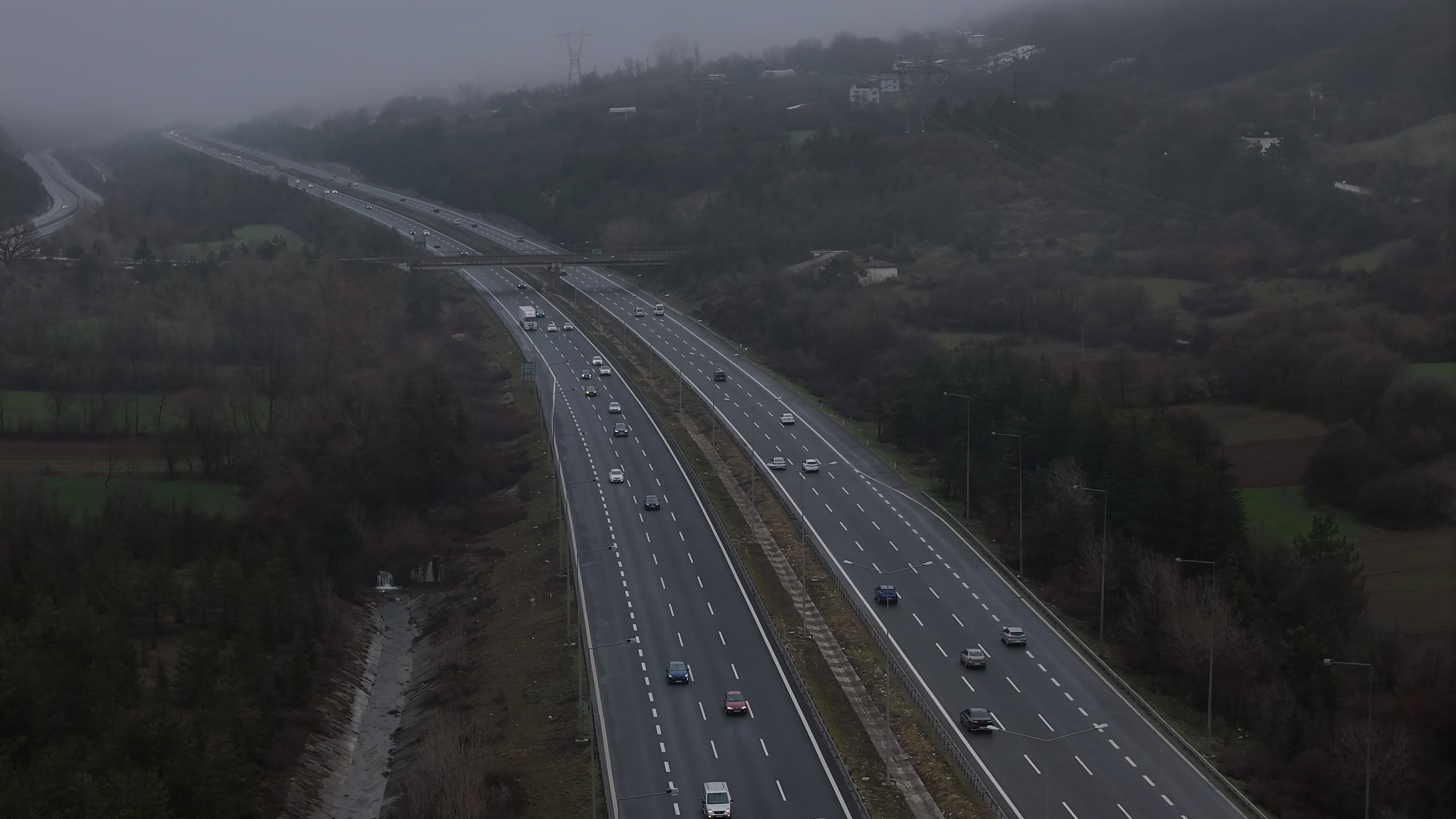 Tatil bitti, eziyet başladı. Yollarda bayram trafiği sürüyor