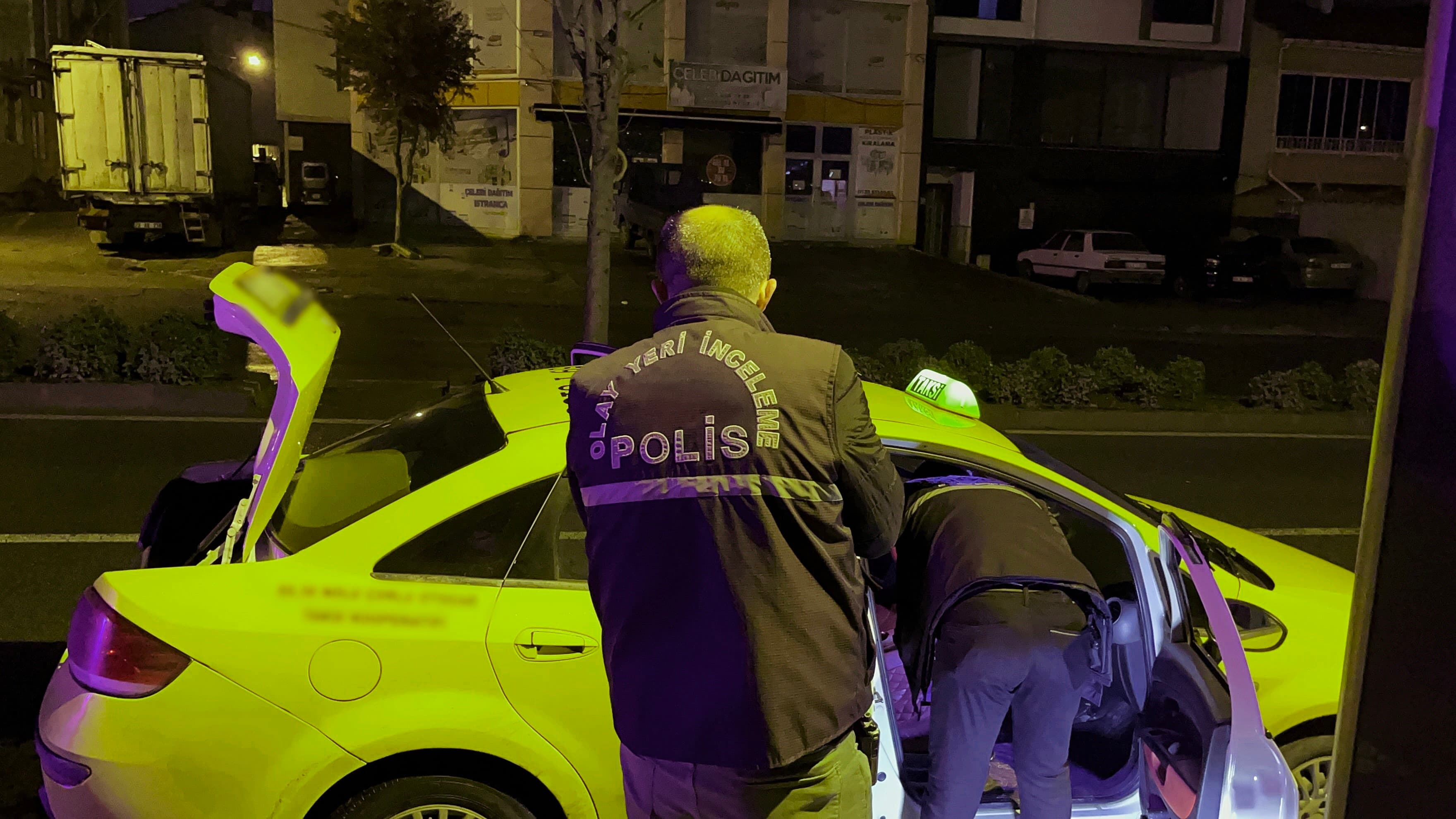 Taksi şoförünü seyir halindeyken bıçakladı