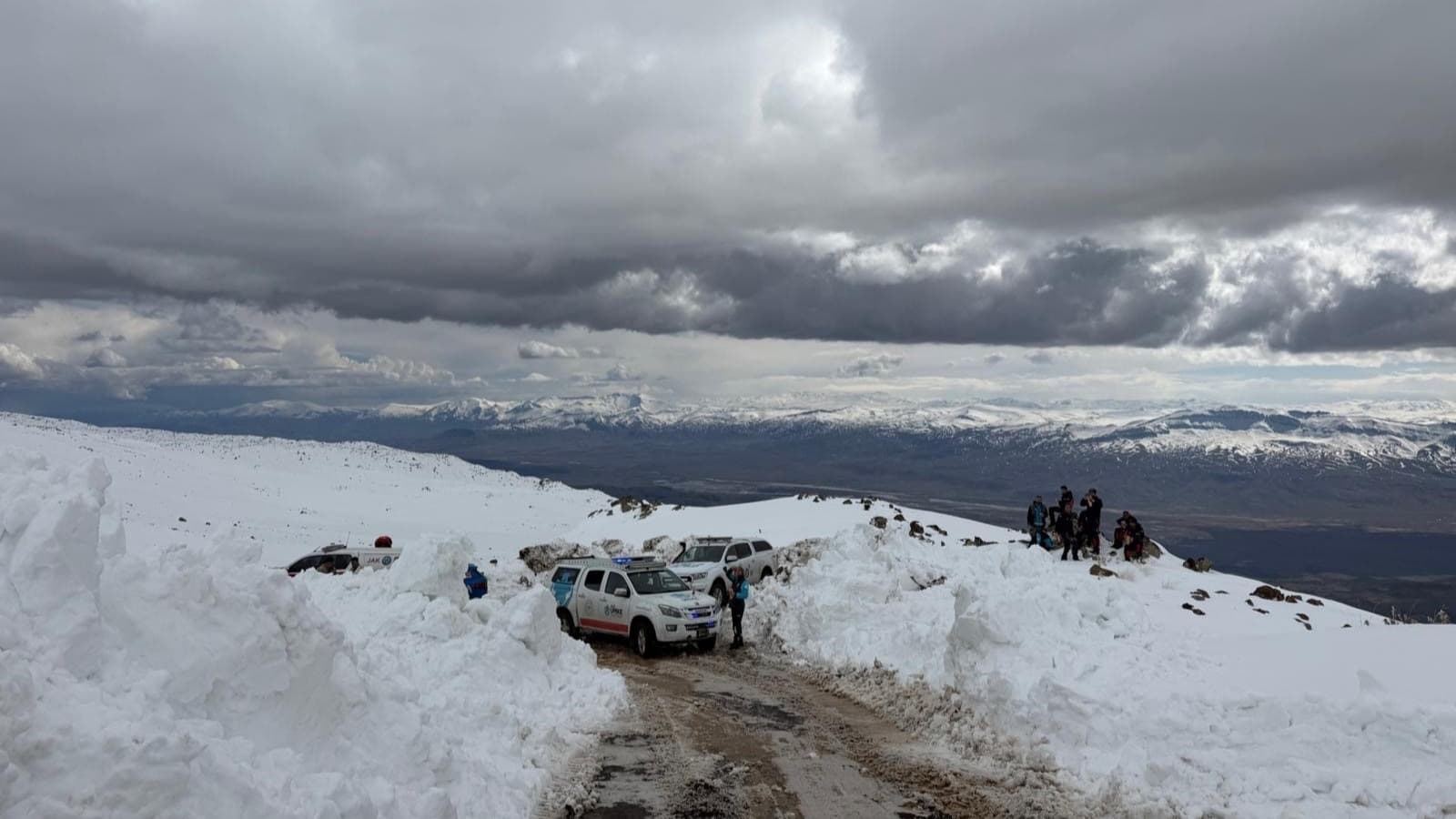 Ağrı'da kaybolan kadın dağcı için arama çalışması başlatıldı