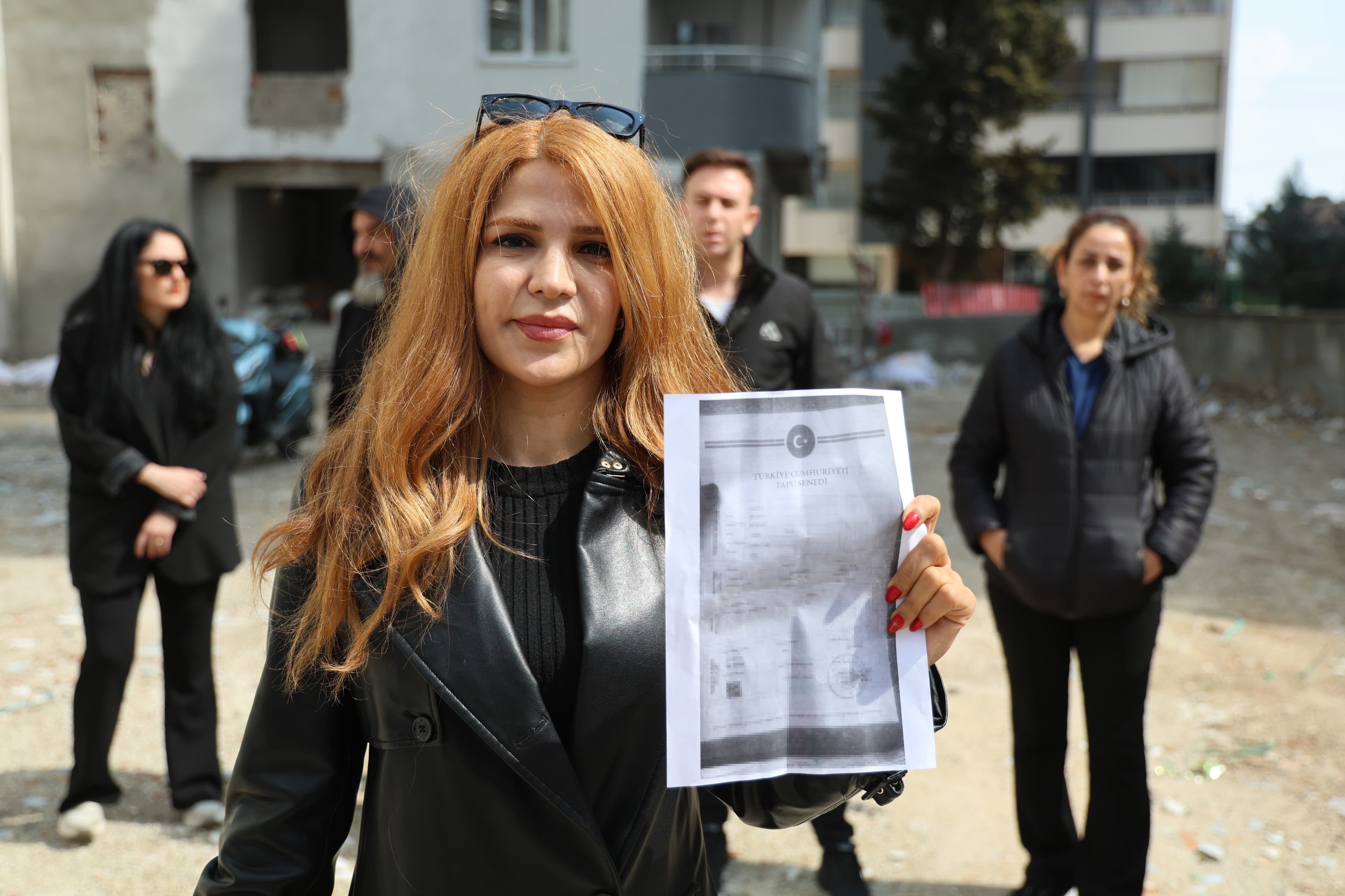 Ev sahibi oldular. 4 yıldır inşaattaki ev ertelenerek teslim edilmiyor