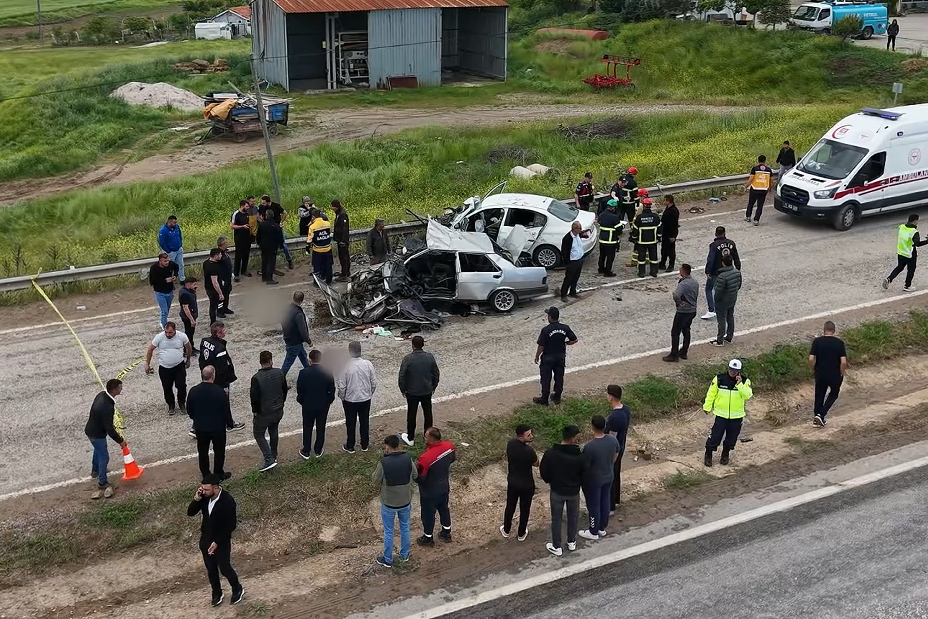 Kırıkkale'de iki otomobil çarpıştı, 3 ölü 6 yaralı