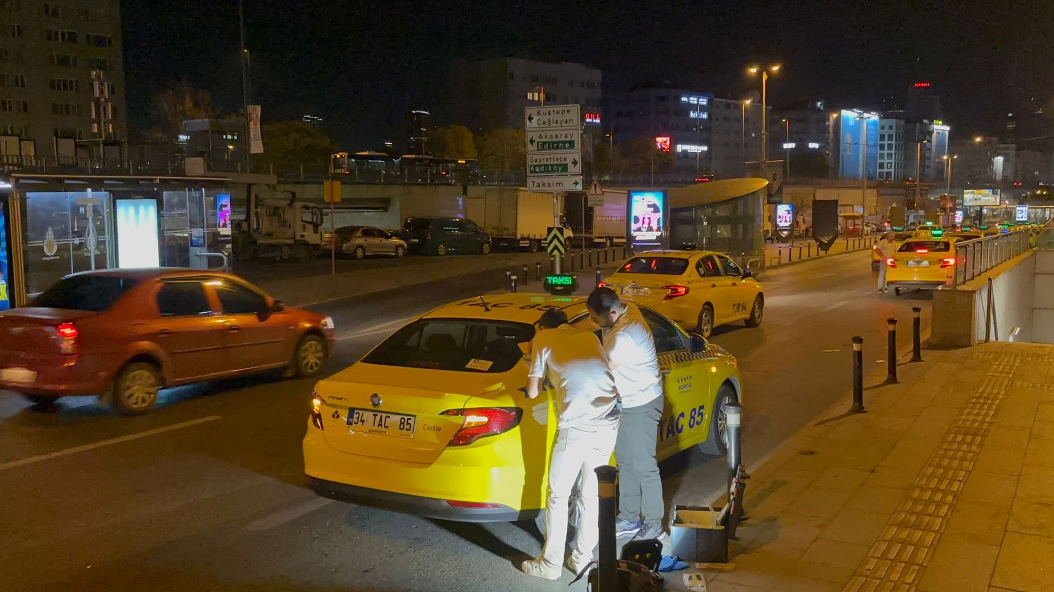 İstanbul'da yolcu ile tartışan taksici ağır yaralandı