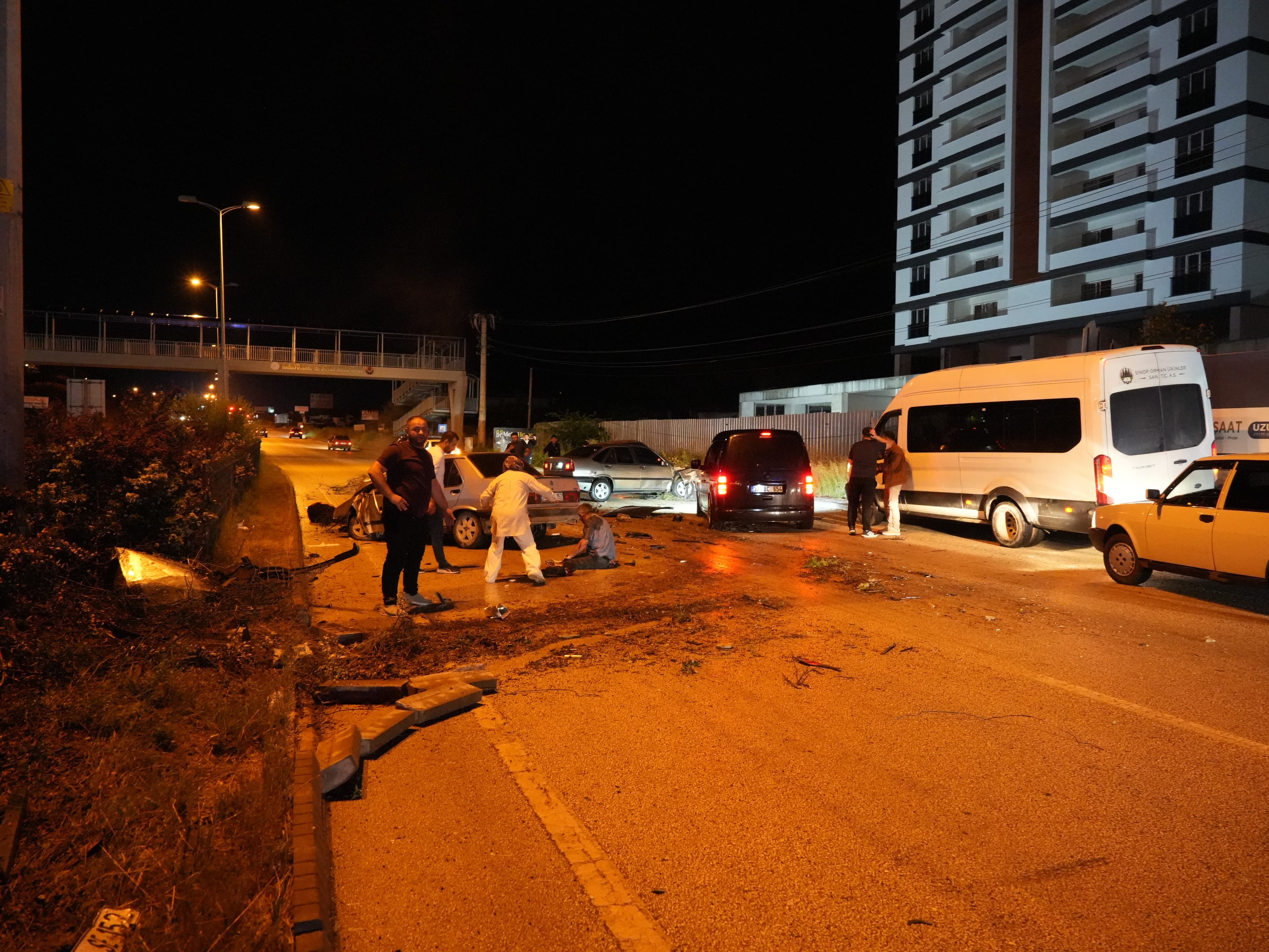 Kastamonu'da yaralıya müdahale edenlere başka araç çarptı, 6 kişi yaralandı