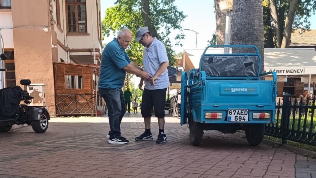 Engelli oğluna adadığı yaşamla Babalar Günü'nde örnek oldu