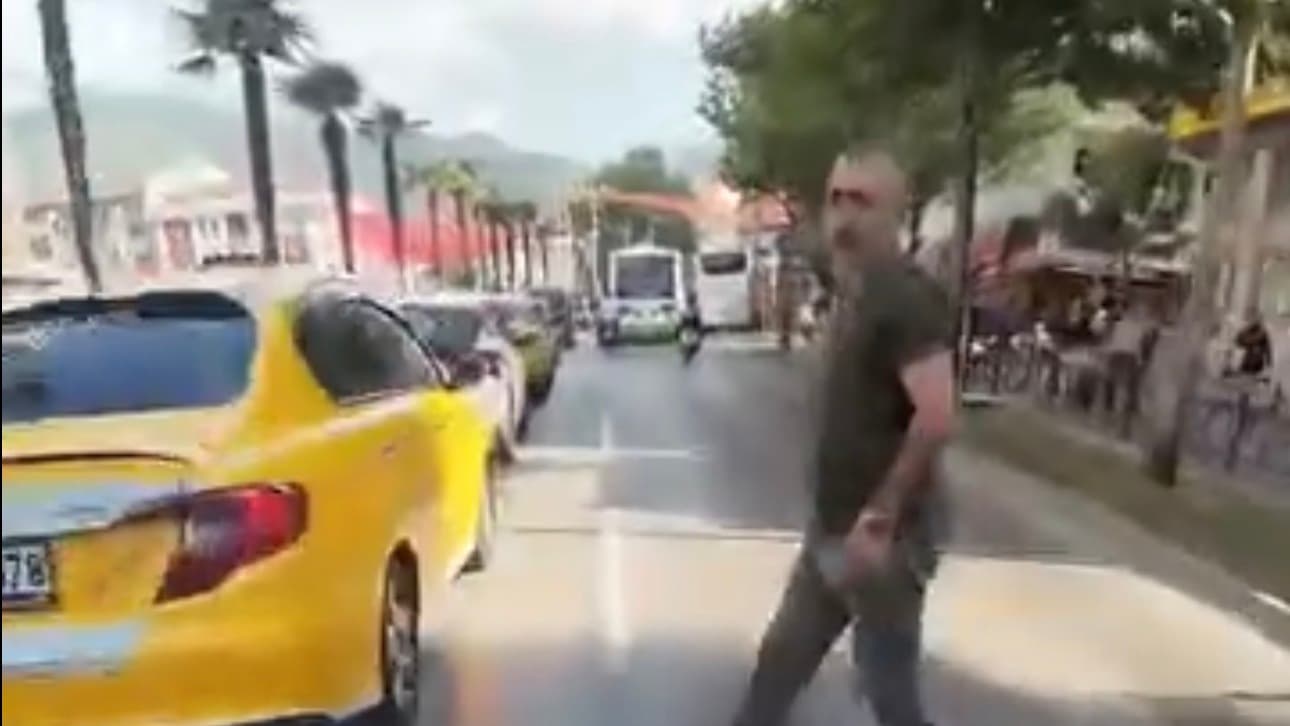 Bursa'da motosiklet yayaya çarptı